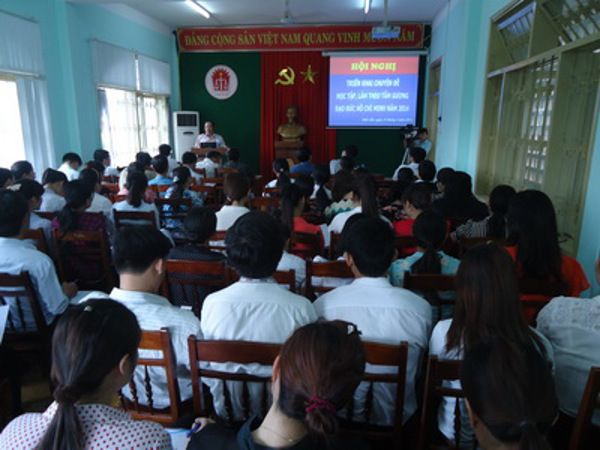 Đảng ủy Sở Tư pháp tổ chức Hội nghị triển khai chuyên đề “Học tập và làm theo tấm gương đạo đức Hồ Chí Minh” năm 2014