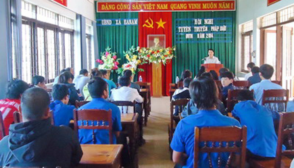 Huyện Ea H’Leo đẩy mạnh công tác tuyên truyền Hiến pháp và các Luật mới ban hành trên phương tiện thông tin đại chúng