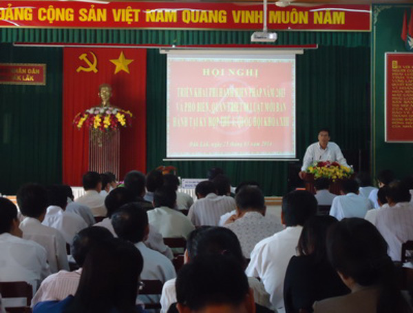 UBND tỉnh công nhận bổ sung, miễn nhiệm báo cáo viên pháp luật tỉnh