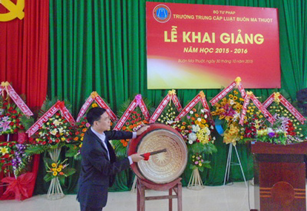 Trường Trung cấp Luật Buôn Ma Thuột khai giảng năm học 2015 - 2016
