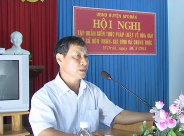 Huyện M’Drắk tổ chức lớp tập huấn kiến thức pháp luật về hòa giải ở cơ sở, hôn nhân - gia đình và chứng thực