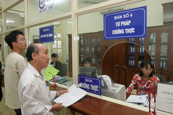 Mức thu lệ phí tối đa chứng thực bản sao từ bản chính là 200.000 đồng/bản