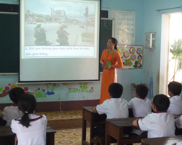 Triển khai thực hiện Kế hoạch “Vui hè cùng an toàn giao thông năm 2015”