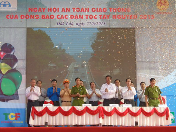 Ngày hội An toàn giao thông của đồng bào các dân tộc Tây Nguyên năm 2015 và Hội nghị triển khai Kế hoạch tăng cường bảo đảm trật tự, an toàn giao thông trên địa bàn Tây Nguyên