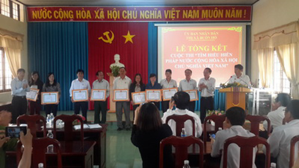 Thị xã Buôn Hồ tổ chức Lễ tổng kết Cuộc thi viết “Tìm hiểu Hiến pháp nước Cộng hòa xã hội chủ nghĩa Việt Nam” và tập huấn, bồi dưỡng nghiệp vụ pháp luật về xử lý vi phạm hành chính