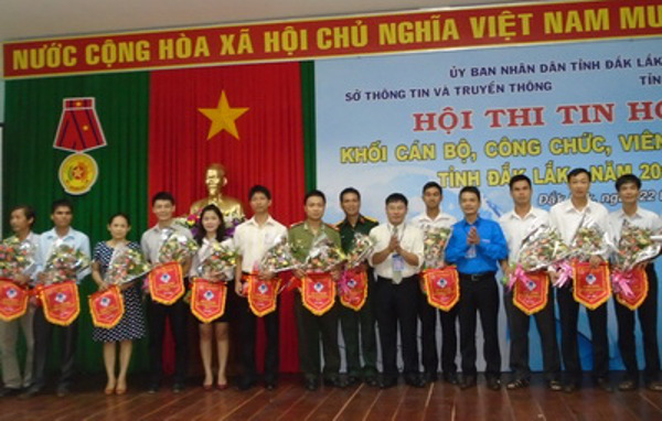 Hội thi ứng dụng công nghệ thông tin trong cán bộ, công chức, viên chức trẻ tỉnh năm 2015