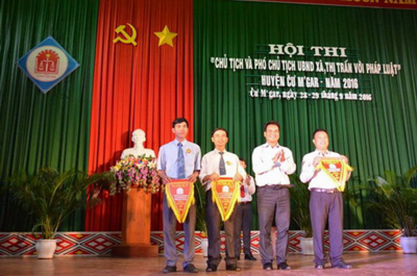 Huyện Cư M’gar tổ chức thành công Hội thi “Chủ tịch và Phó Chủ tịch UBND xã, thị trấn với pháp luật” năm 2016