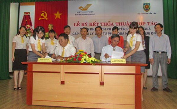 Tiếp nhận hồ sơ, trả kết quả giải quyết thủ tục hành chính qua  dịch vụ bưu chính công ích