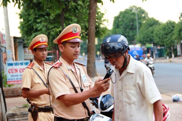 Công điện của Chủ tịch Ủy ban nhân dân tỉnh về bảo đảm đảm trật tự an toàn giao thông trong dịp Tết dương lịch, Tết Nguyên đán Đinh Dậu và Lễ hội xuân năm 2017