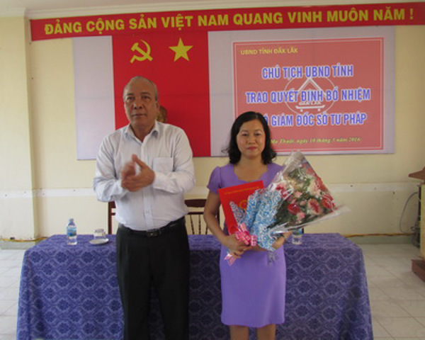 Ủy ban nhân dân tỉnh trao Quyết định bổ nhiệm Phó Giám đốc Sở Tư pháp