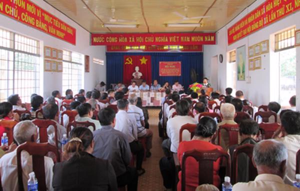 Ứng cử viên đại biểu Hội đồng nhân dân tỉnh tiếp xúc cử tri tại xã Hòa Hiệp, huyện Cư Kuin