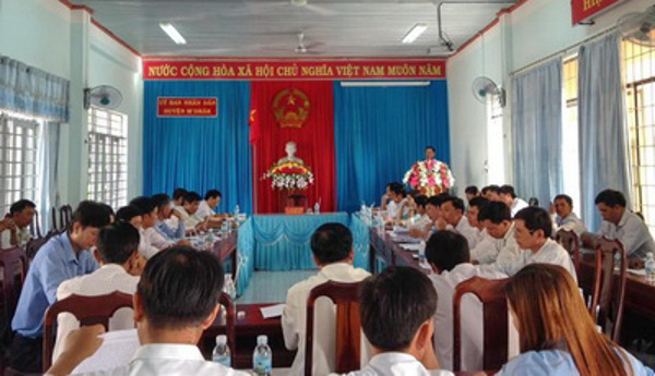 Huyện M’Đrắk tổ chức hội nghị sơ kết công tác tư pháp 6 tháng đầu năm và thông qua một số văn bản triển khai tổ chức Hội thi “Chủ tịch, Phó chủ tịch UBND cấp xã với pháp luật” năm 2016