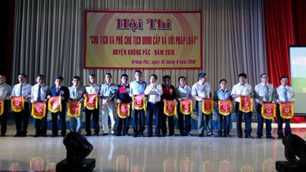 Huyện Krông Pắk tổ chức Hội thi “Chủ tịch và Phó chủ tịch UBND cấp xã với pháp luật” năm 2016