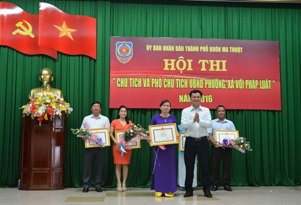Thành phố Buôn Ma Thuột tổ chức thành công Hội thi Chủ tịch và Phó chủ tịch UBND phường, xã với pháp luật năm 2016