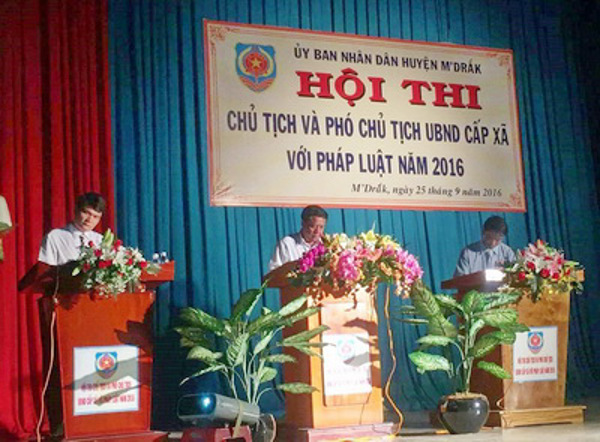 UBND huyện M’Đrắk tổ chức thành công Hội thi “Chủ tịch và Phó Chủ tịch UBND cấp xã với pháp luật” năm 2016