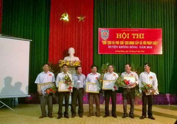 Huyện Krông Bông tổ chức thành công Hội thi “Chủ tịch, Phó Chủ tịch UBND cấp xã với pháp luật” năm 2016