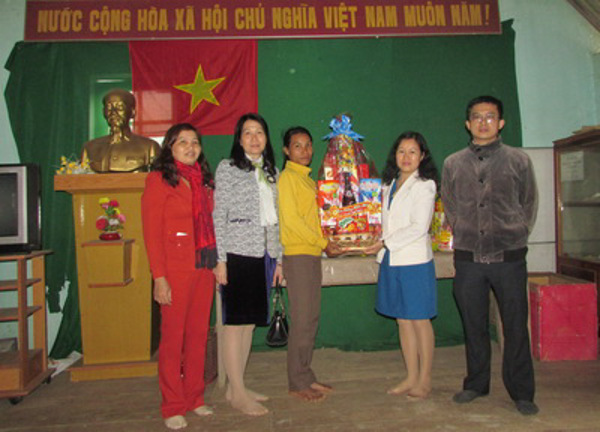 Sở Tư pháp thăm và chúc tết đơn vị kết nghĩa nhân dịp  Tết Nguyên đán Đinh Dậu 2017