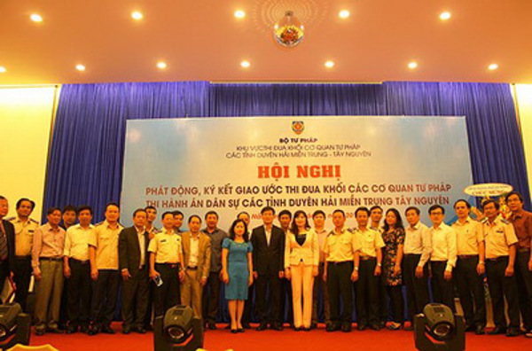 Thi đua gắn với việc hoàn thành xuất sắc nhiệm vụ của Bộ, ngành, địa phương