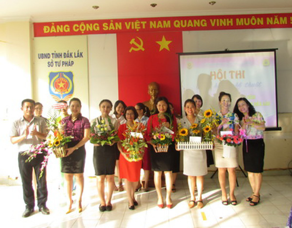 Hội thi cắm hoa nghệ thuật chào mừng 35 năm thành lập Sở Tư pháp