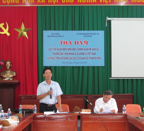 Viện Khoa học pháp lý phối hợp với Sở Tư pháp tỉnh Đắk Lắk khảo sát các tập quán điển hình điều chỉnh quan hệ dân sự, thương mại, hôn nhân và gia đình và thực tiễn áp dụng của các cơ quan có thẩm quyền