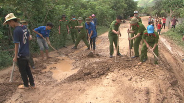 Phối hợp triển khai thực hiện Cuộc vận động “xây dựng phong cách người Công an nhân dân bản lĩnh, nhân văn vì Nhân dân phục vụ”