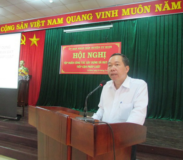 UBND huyện Cư Kuin tổ chức hội nghị tập huấn nghiệp vụ xây dựng xã đạt chuẩn tiếp cận pháp luật