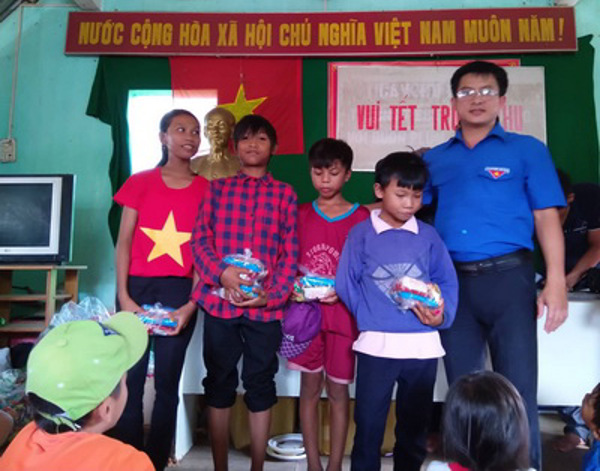  Sở Tư pháp tổ chức Tết Trung thu cho các cháu thiếu nhi tại đơn vị kết nghĩa