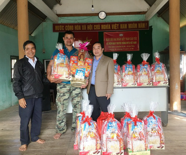 Sở Tư pháp thăm và chúc tết đơn vị kết nghĩa nhân dịp Tết Nguyên đán Kỷ Hợi 2019