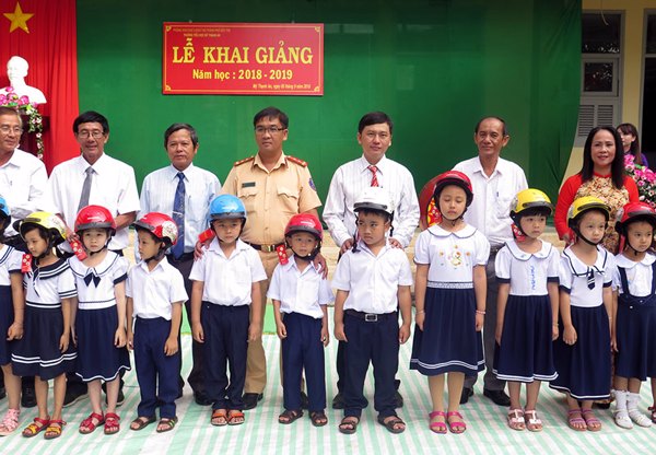 Chương trình trao tặng mũ bảo hiểm cho trẻ em năm 2019 với chủ đề “Giữ trọn ước mơ”