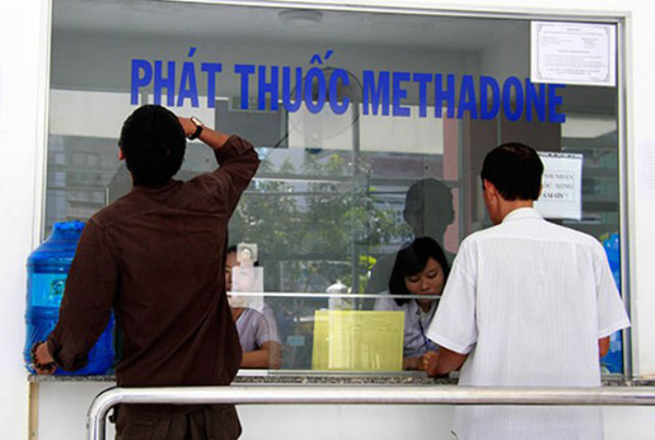 Quy định về số lượng, mức hỗ trợ cho cán bộ theo dõi, quản lý đối tượng cai nghiện ma túy tại gia đình và cộng đồng thuộc các xã, phường, thị trấn