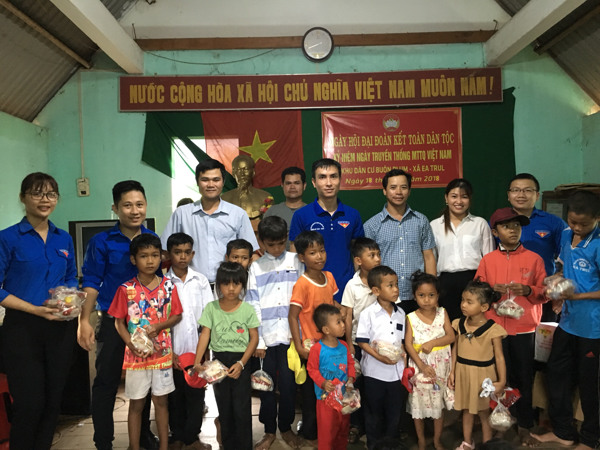 Sở Tư pháp tổ chức Tết Trung thu cho các cháu thiếu nhi tại đơn vị kết nghĩa