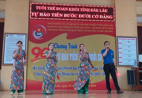 Chi đoàn Sở Tư pháp phối hợp tổ chức Chương trình “Tự hào tiến bước dưới cờ Đảng” 
