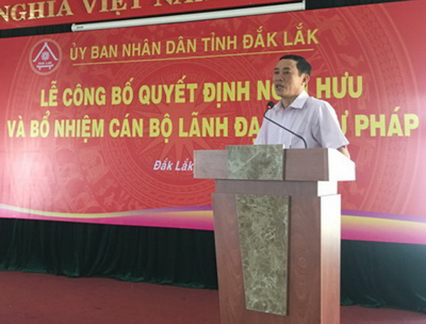LỄ CÔNG BỐ VÀ TRAO QUYẾT ĐỊNH NGHỈ HƯU VÀ BỔ NHIỆM CHỨC VỤ PHÓ GIÁM ĐỐC SỞ TƯ PHÁP TỈNH ĐẮK LẮK