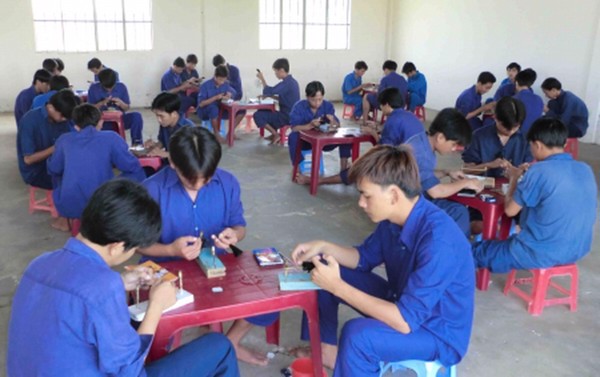 Các khoản đóng góp đối với người cai nghiện ma túy tự nguyện tại cơ sở cai nghiện ma túy công lập trên địa bàn tỉnh