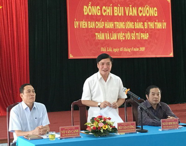  Bí thư Tỉnh ủy Bùi Văn Cường làm việc với Sở Tư pháp Đắk Lắk