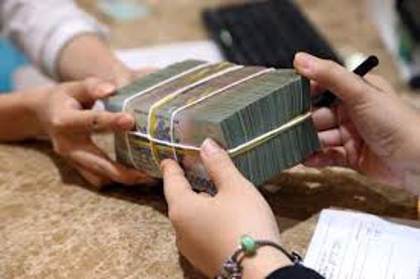 Đối tượng được vay từ nguồn vốn ngân sách địa phương ủy thác qua Ngân hàng Chính sách xã hội để đi làm việc ở nước ngoài theo hợp đồng