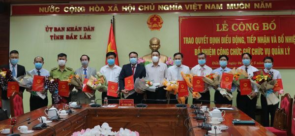 UBND TỈNH ĐẮK LẮK TRAO QUYẾT ĐỊNH  BỔ NHIỆM CÁC CHỨC DANH LÃNH ĐẠO QUẢN LÝ